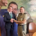 DEPUTADO ALEXANDRE GUIMARÃES RECEBE MEDALHA "CHALLENGE COINS" DA PMTO