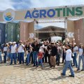 PRIMEIRA-DAMA DO TOCANTINS RECEBE ALUNOS DE APARECIDA DO RIO NEGRO NA AGROTINS