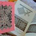 O LIVRO TÊXTEIS DO BRASIL CONTA A HISTÓRIA DAS RENDAS E DOS BORDADOS TRADICIONAIS DO PAÍS.