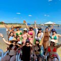 AMIGAS CURTEM FIM DE SEMANA DE BRONZEADO NO ESCAPOLE