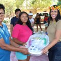 ACOLHIMENTO E SOLIDARIEDADE, PRIMEIRA-DAMA KARYNNE SOTERP ENTREGA DOAÇÕES ÀS FAMILIAS AFETADAS POR INCÊNDIAO NA ALDEIA CANUANÃ