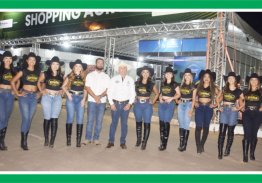 NA PRIMEIRA NOITE DA EXPOARA: POSE ESPECIAL COM AS CANDIDATAS