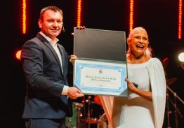 FAFÁ DE BELÉM ILUMINADA EM PORTO ALEGRE E RECEBE O MÉRITO CULTURAL PUCRS 2025