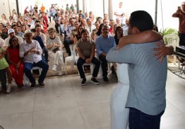 PRIMEIRA-DAMA KARYNNE SOTERRO CELEBRA ANIVERSÁRIO COM CULTO DE AÇÃO DE GRAÇAS EM PALMAS