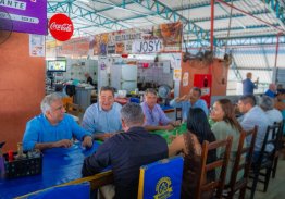 VICE-GOVERNADOR DO TOCANTINS ALMOÇA NO COMPLEXO NOVA FEIRINHA EM ARAGUAÍNA