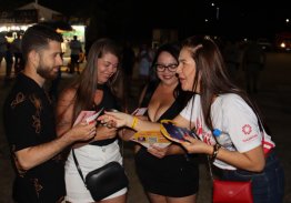 PRIMEIRA-DAMA DO TOCANTINS DESTACA PROTEÇÃO ÀS MULHERES NA ABERTURA DO CARNAPRAÇA, EM PALMAS