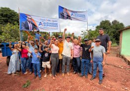 DEPUTADO FEDERAL ALEXANDRE GUIMARÃES ENTREGA MAQUINÁRIO DE R$ 500 MIL AO ASSENTAMENTO 2 DE JANEIRO, EM PALMEIRAS DO TOCANTINS