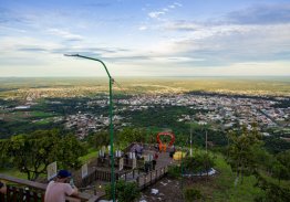 FÉ E TRADIÇÃO. MULTIDÃO SOBE A SERRA DO ESTRONDO NA SEXTA-FEIRA SANTA EM PARAÍSO