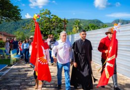 LAUREZ PRESTIGIA SAÍDA DA FOLIA DO DIVINO EM MONTE DO CARMO 