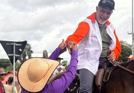 AMÉLIO CAYRES PRESTIGIA TRADIÇÕES DURANTE A CAVALGADA DO TRABALHADOR EM MAURILÂNDIA DO TOCANTINS