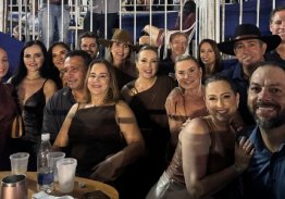 DIRETORA ANAKELLY DE FABRIS CELEBRA SUCESSO DA EXPOARA 2026 NO SHOW DE VICTOR E LEO