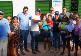 FAMÍLIAS DE RECURSOLÂNDIA CELEBRAM A CASA PRÓPRIA AO LADO DE ALEXANDRE GUIMARÃES