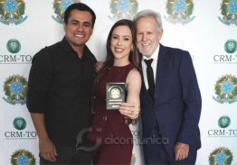 SURAMA RIGO CELEBRA COM O MARIDO LUCAS CAMPELO A FORMATURA EM MEDICINA