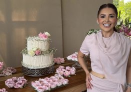 COM PEDIDO ESPECIAL DA VOVÓ, ISADORA MATOS ASSINA BOLO DE BODAS DE DIAMANTE DA FAMÍLIA