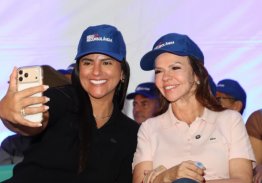KARYNNE SOTERO COMPARTILHA APOIO À PROFESSORA DORINHA