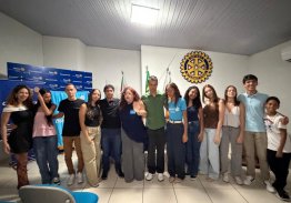 JUVENTUDE EM NOITE DE POSSE NO MOVIMENTO ROTÁRIO