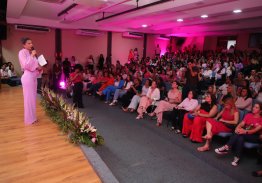 PRIMEIRA-DAMA DO TOCANTINS REÚNE MULHERES NO PALÁCIO PARA UM DIA DE OLHAR PARA SI MESMAS