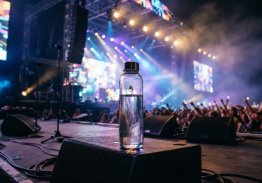 NOVA REGRA EXIGE ÁGUA GRATUITA PARA TODOS EM GRANDES EVENTOS