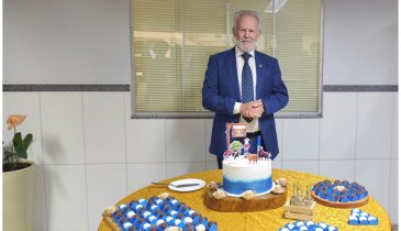 JOÃO RIGO GANHA SURPRESA NO ANIVERSÁRIO 