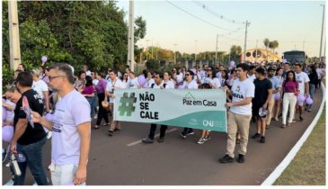 EM ARAGUAÍNA II CAMINHADA AGOSTO LILÁS PEDE O FIM DA VIOLÊNCIA CONTRA A MULHER