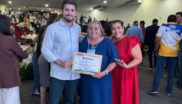 EX-VEREADORA TEREZONA GANHA HOMENAGEM NO ENCONTRO DE VEREADORES