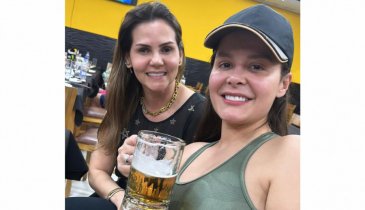 MARAISA FAZ MENSAGEM DE ANIVERSÁRIO PARA A CUNHADA