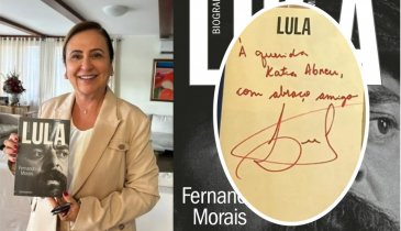  LULA DÁ LIVRO DE PRESENTE PARA KÁTIA ABREU