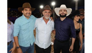 NO RODEIO SHOW DE TAQUARUÇU 
