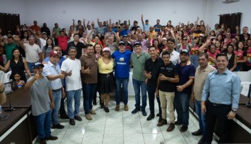 MDB PRESENTE NO BICO DO PAPAGAIO