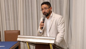 ARNALDO FILHO SE DESTACA COMO MESTRE DE CERIMÔNIA DA POSSE DO ROTARY CLUB DE ARAGUAÍNA-PIONEIRO
