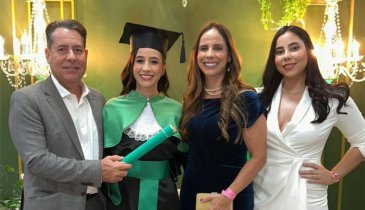 MARTHA E ROGÉRIO RAMOS CELEBRAM A FORMATURA DA FILHA EM MEDICINA