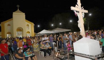 NATIVIDADE: SHOW DE PADRE FÁBIO DE MELO LEVA MILHARES DE PESSOAS AO SANTUÁRIO DO SENHOR DO BONFIM