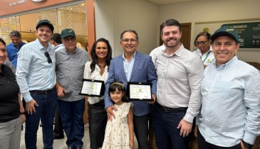 EDIVALDO E DENIZE CAMPELO RECEBEM HOMENAGENS 