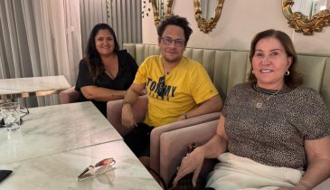 SALVINA MOCÓ CONVIDA AMIGOS PARA LANCHE NO FIM DA TARDE