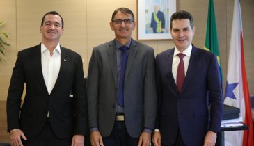 DEPUTADO E PREFEITO SOLICITAM MORADIAS NO MINISTÉRIO DAS CIDADES