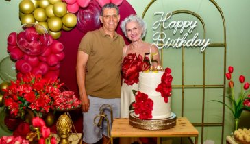 RANIELE DUTRA FESTEJOU O ANIVERSÁRIO À BEIRA-MAR, NA PRAIA QUE ELA AMA