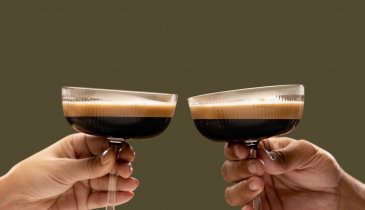 QUE TAL UM BRINDE COM CAFÉ?