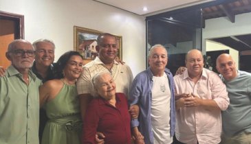 GILDA GOMES RECEBEU O ANO NOVO COM OS FILHOS