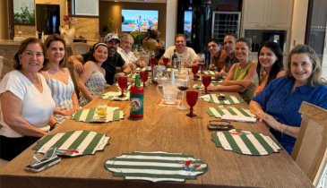 DAYANE E RODRIGO MOCÓ RECEBEM EM ALMOÇO BEM FAMÍLIA