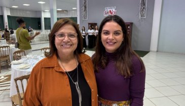 PRIMEIRA-DAMA DE ARAGUAÍNA ANA PAULA RODRIGUES PRESTIGIA CHÁ DA CASA TRA NOI