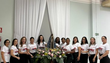 CHÁ BENEFICENTE CASA TRA NOI. UMA NOITE DE AMIZADE E VOLUNTARIADO