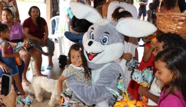 AÇÃO SOLIDÁRIA DE KARYNNE SOTERO LEVA A PÁSCOA ÀS CRIANÇAS DA COMUNIDADE MUMBUCA NO JALAPÃO