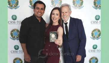 SURAMA RIGO CELEBRA COM O MARIDO LUCAS CAMPELO A FORMATURA EM MEDICINA