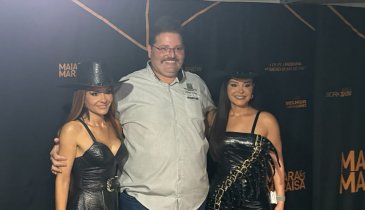 NAHIM HALUM EM MOMENTO DE FÃ COM AS RAINHAS DO SERTANEJO