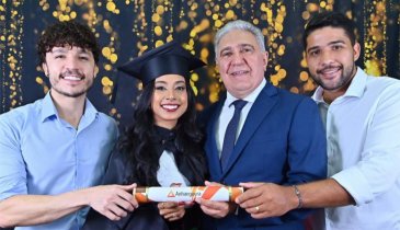 "MAMÃE, EU FORMEI!". EM ANÁPOLIS, A NOVA MÉDICA VETERINÁRIA LAURENA MOREIRA CELEBRA A FORMATURA COM TRIBUTO À MÃE, FILÓ.