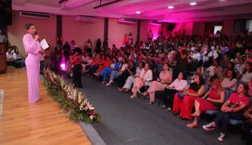 PRIMEIRA-DAMA DO TOCANTINS REÚNE MULHERES NO PALÁCIO PARA UM DIA DE OLHAR PARA SI MESMAS