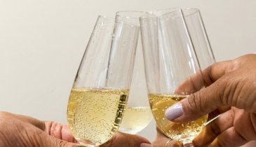 CHAMPAGNE DAY UM BRINDE AO LUXO À TRADIÇÃO E ÀS PEQUENAS GRANDES CELEBRAÇÕES DA VIDA