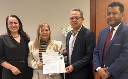 presidente do CMEC Palmas, Esly Barros, vice-presidente Faciet, Antônia Lopes, Titular da SEFAZTO, Donizeth Silva e o assessor técnico fazendário, Jorge Antônio da Silva Couto