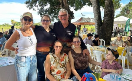 Célia (esq. p/ dir.) com a família Degger, Cristina e Carlos ao lado das filhas Cecília e Camila e o netinho Walter.