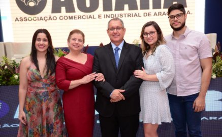 Com a família, o presidente da Aciara, Denilson da Silva ,Gislene Zucolotto Silva, Denise Zucolotto Silva, Giulia Zucolotto Silva e Rômulo Cortez